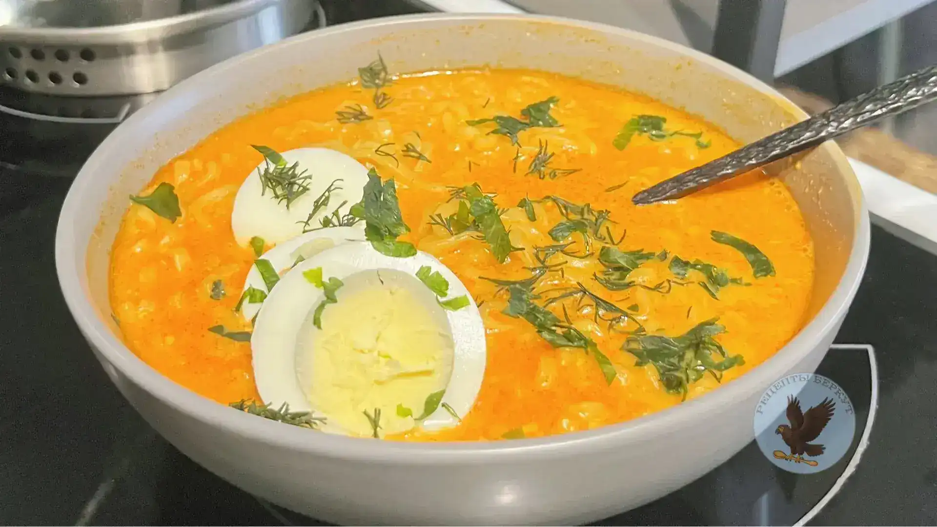Сырный рамен с яйцом